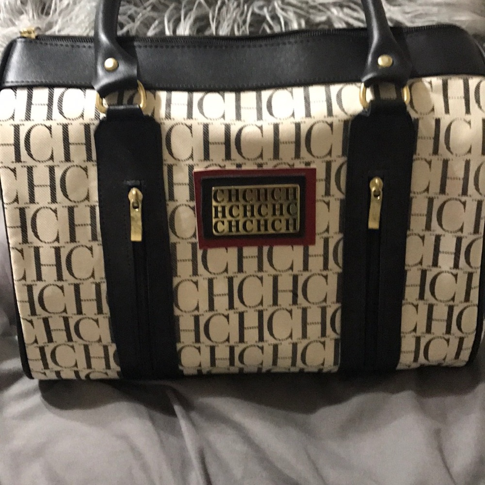 Carolina Herrera purse not authentic but it's new